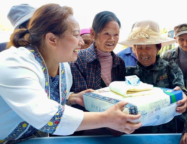 浓情重阳  礼敬老人
