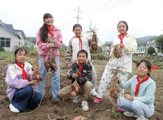   珍惜粮食      从小做起