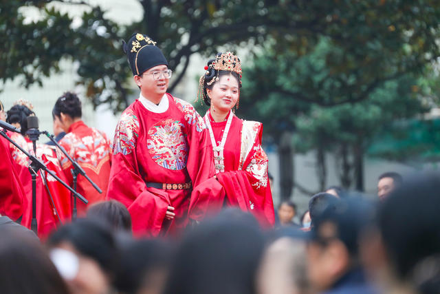 集体婚礼  文明  新风尚  传统