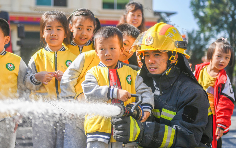 萌娃
消防站
救援
道县