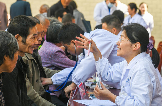 义诊惠民送健康
道县