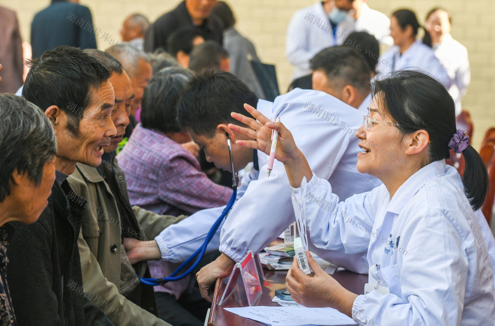 义诊惠民送健康
道县