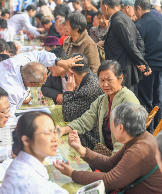 世界卒中日  健康义诊忙
道县
