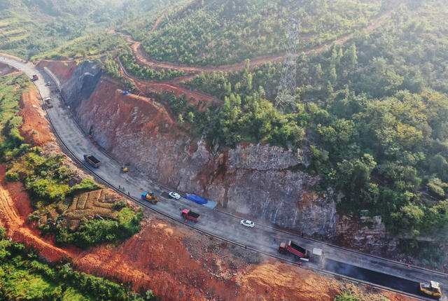 嘉禾:民生公路建设正酣