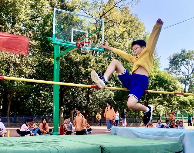 “五维”锻炼促成长
