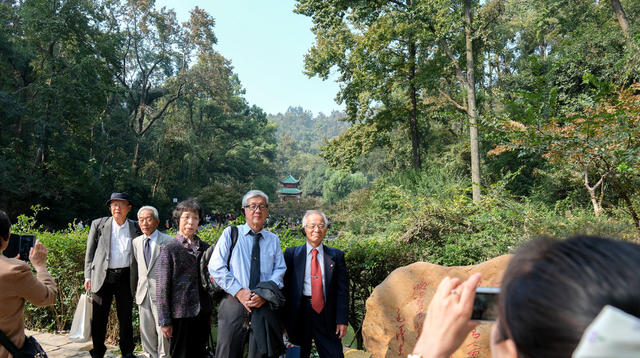 秋到爱晚亭
