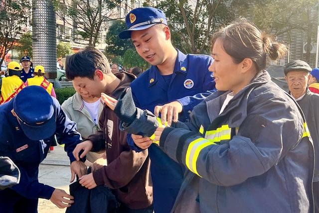 冬之伊始 消防宣传“升温”
