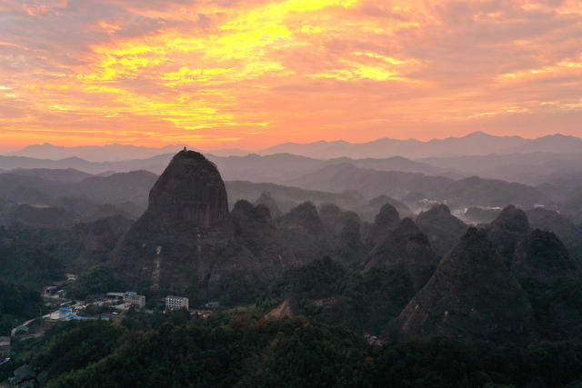 初冬 落日晚霞 乡村建设 环境整治 生态宜居美不胜收
