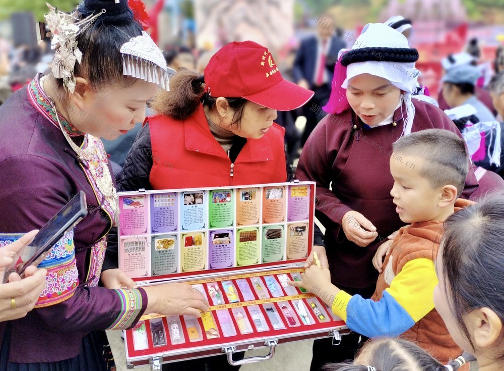 禁毒宣传进村组
