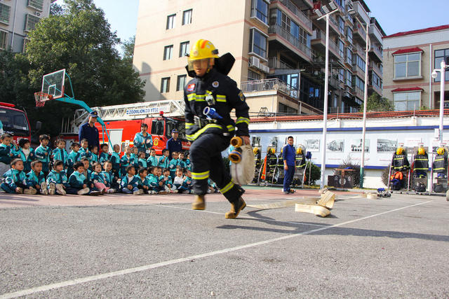 消防 幼儿园参观消防站 