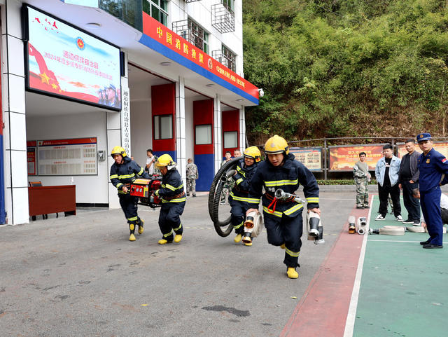 消防比武
专职消防队伍