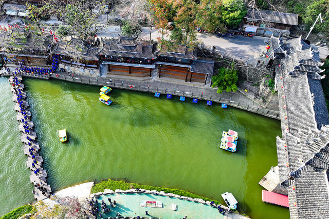 古村 传统村落 旅游 游客 划船 游玩 景区