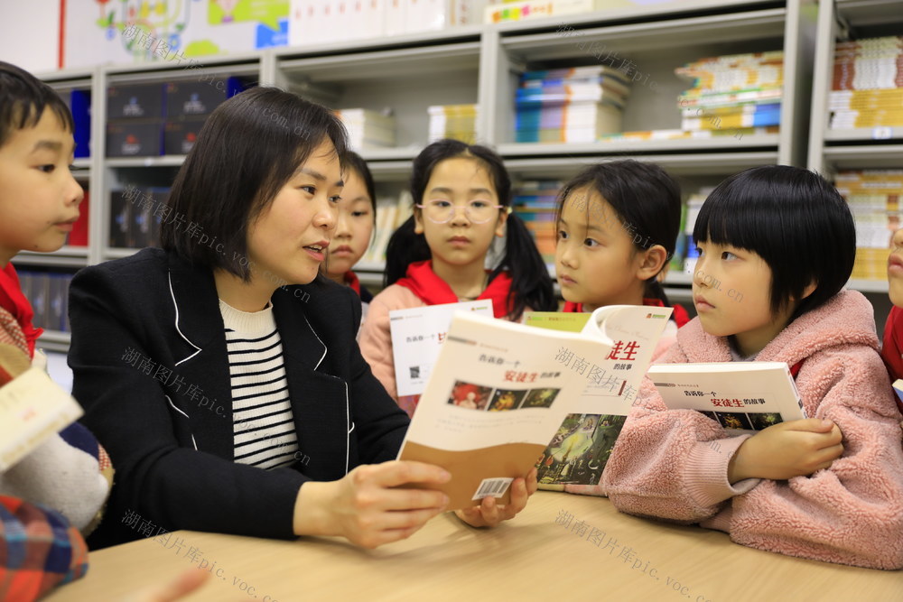 书香 伴 成长 童阅 悦春光