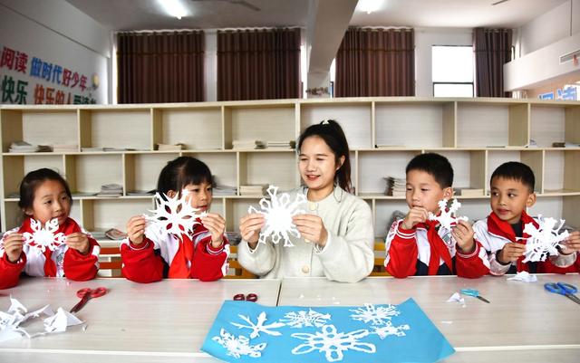  剪雪花  知节气