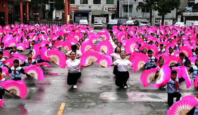 课间 体育 操 非遗 师生 多彩