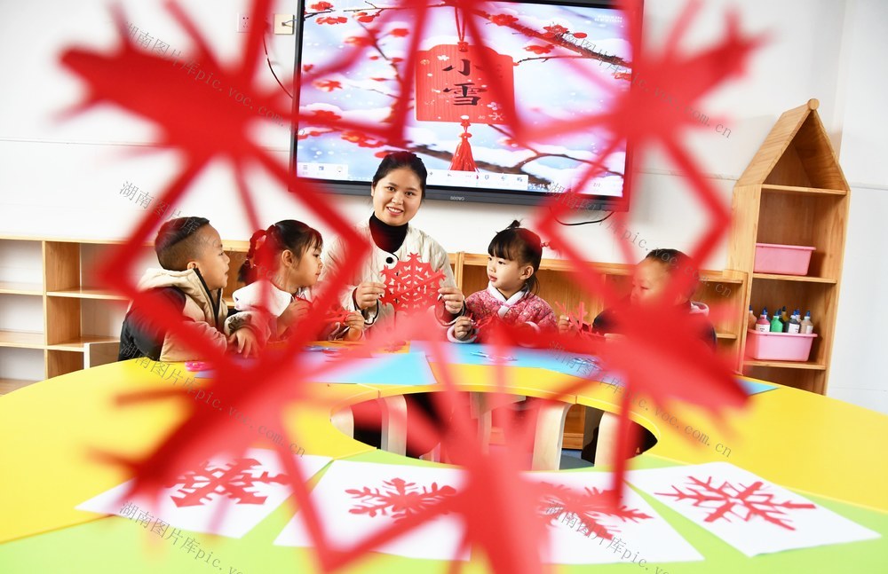  剪雪花  知节气