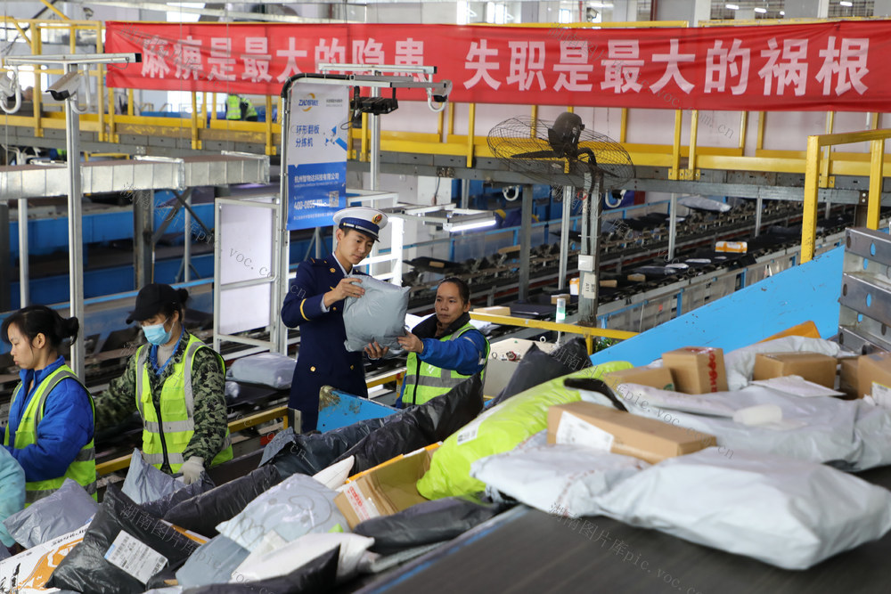 中通快递 常德转运中心 分拣车间 消防员 易燃快件 快递物流企业