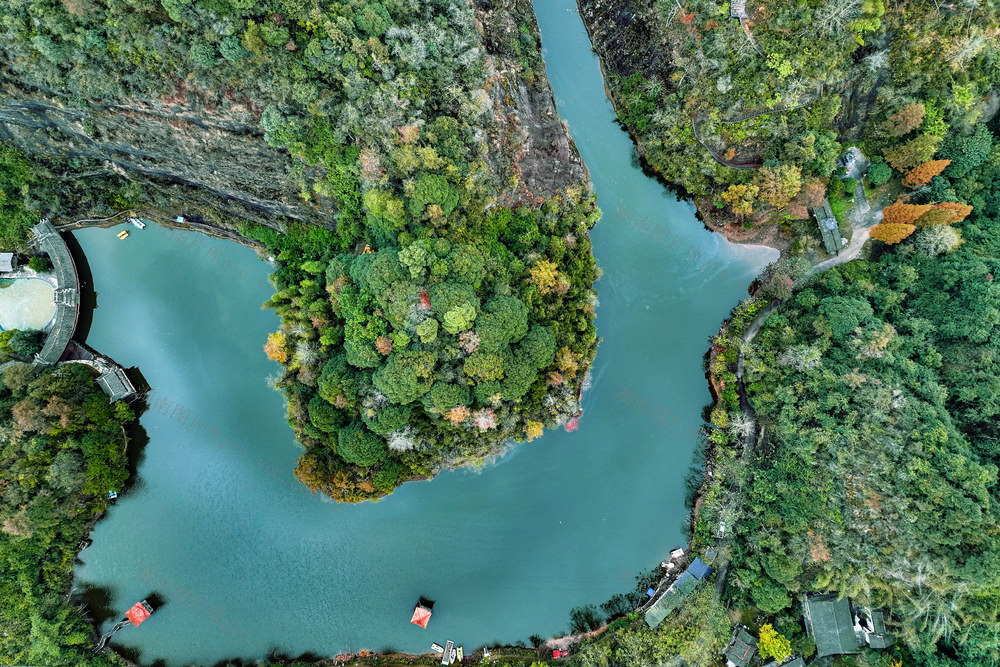 独岩 公园 碧水 彩林 冬景 生态