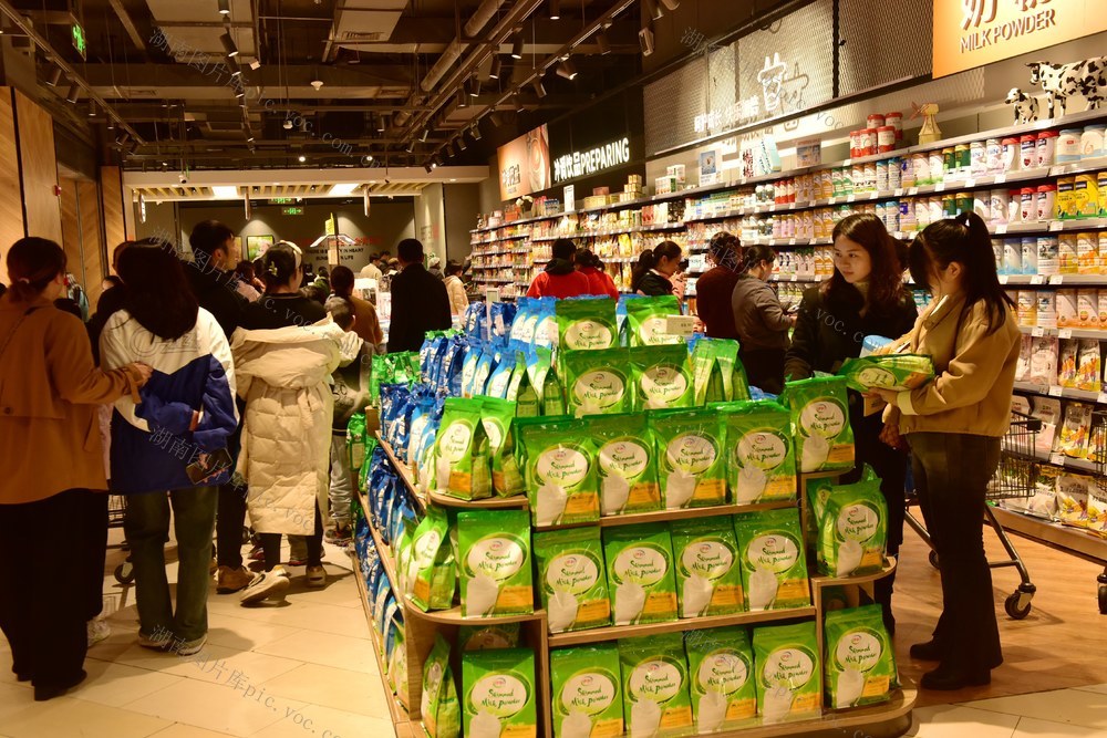 胖东来 步步高 超市  线下店  商业转型
