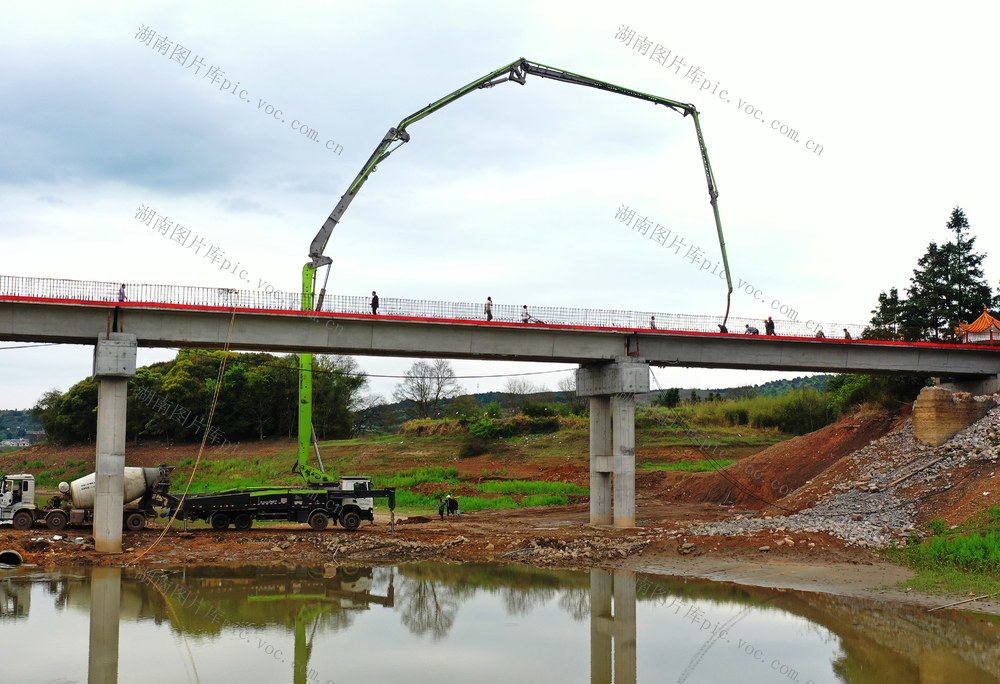 嘉禾：修建公路桥  畅通民生路