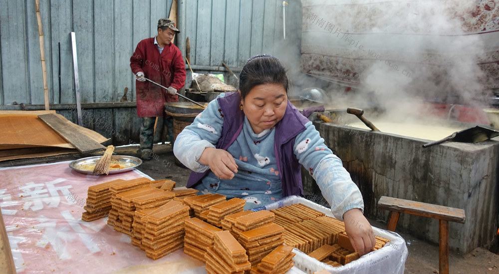 古法红糖“熬”成致富新产业