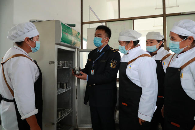 农村学校 营养餐 留样 监管 筑牢 学生健康 食品安全 “防火墙”