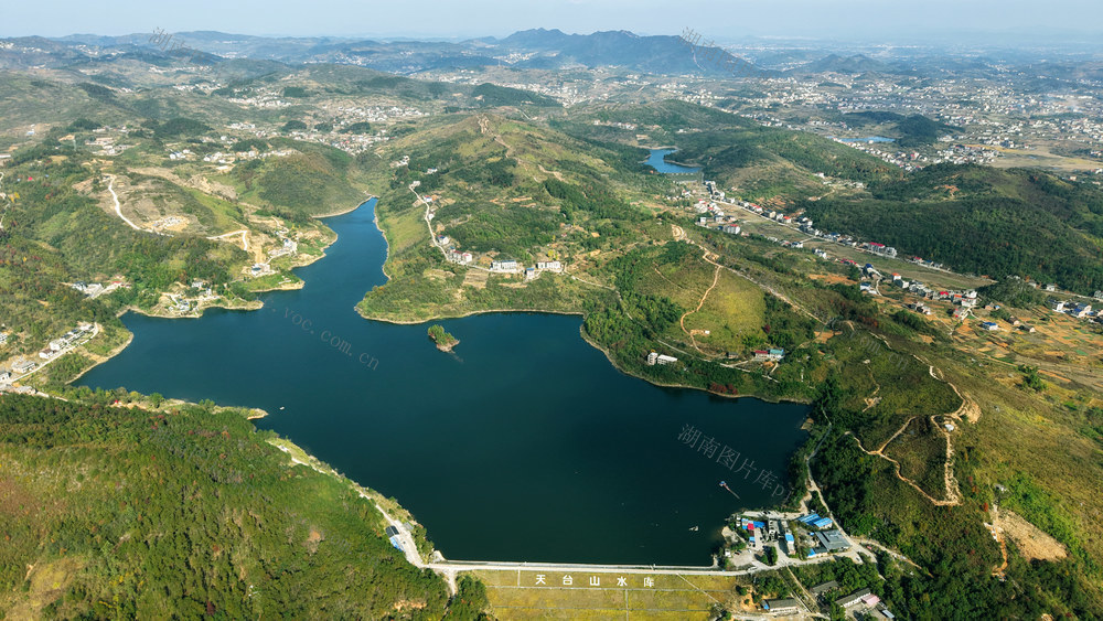 绿水  青山  生态  环境  画卷