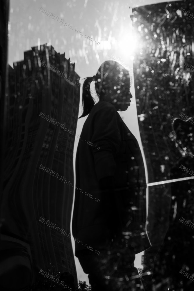 黑白  曲面  楼房  女人  创意  街道  城市