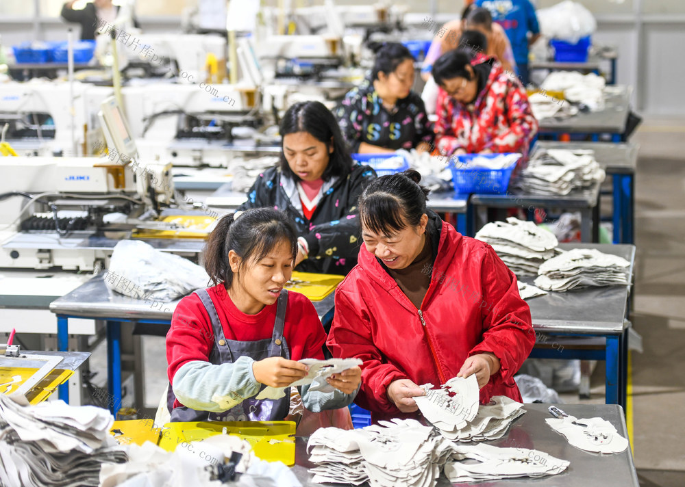 工业
赶订单
道县