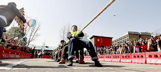 株洲天元群众拔河，24强首场冠军得奖2支羊
