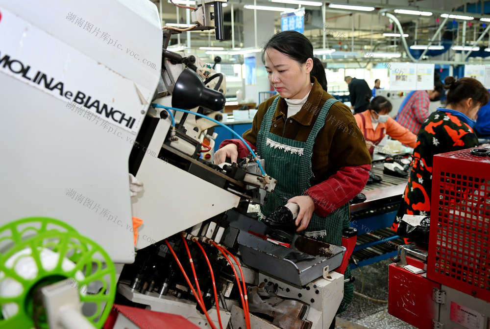 工业园区 企业 生产 赶订单  鞋 工业  员工 产品 劳动  冲刺年度目标