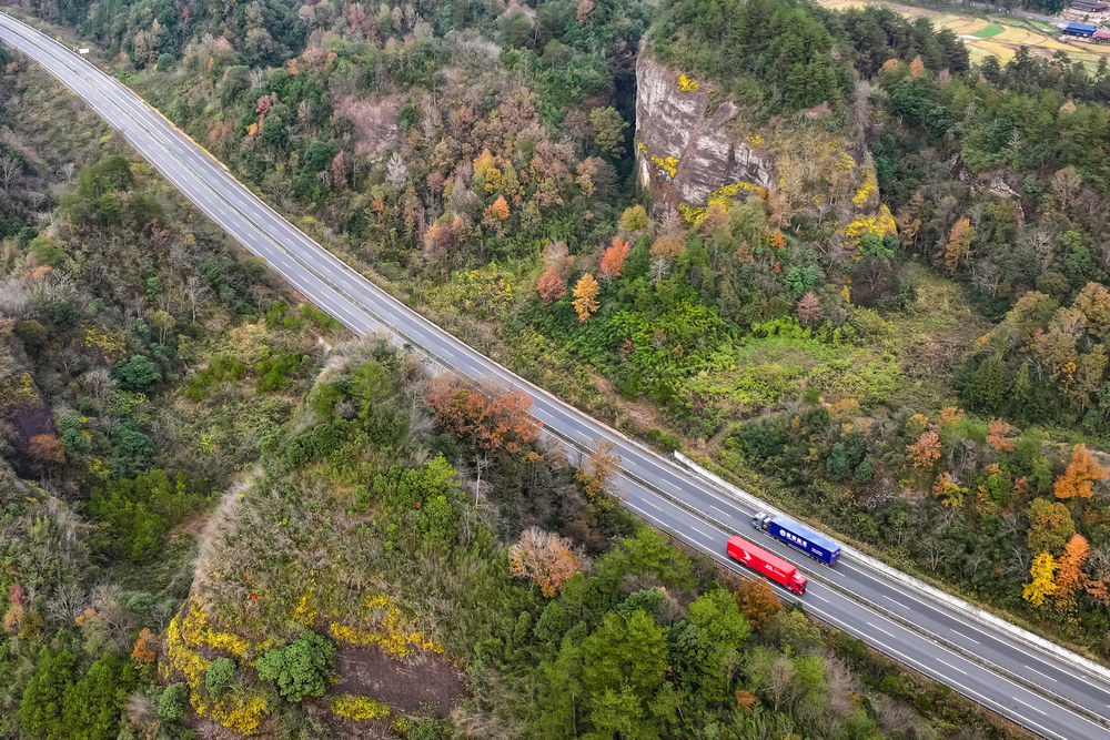高速 多彩 山林 公路 色彩