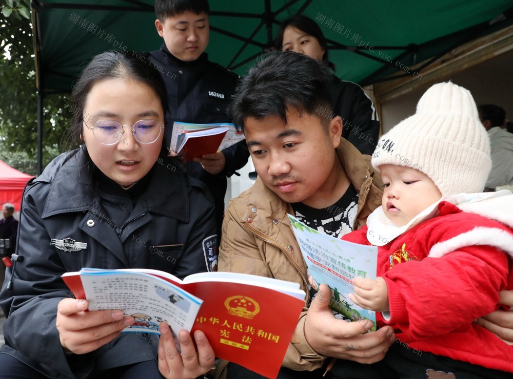 宪法宣传走上街头