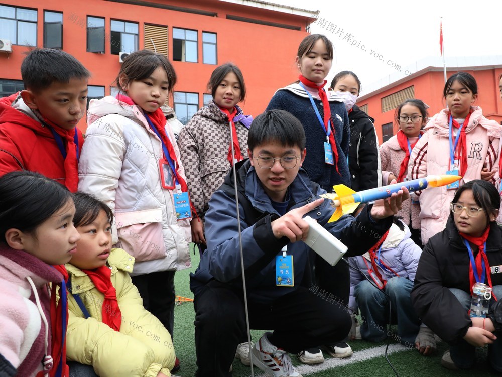 科普进校园    点亮科技梦