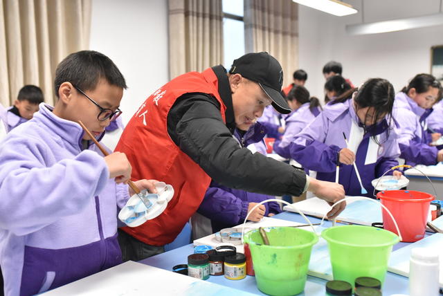 美术教育 爱心捐赠 支教 油画课