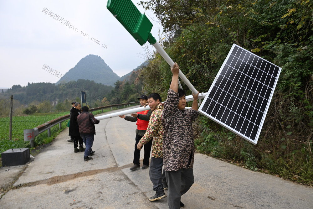 社会　乡村振兴　太阳能路灯　