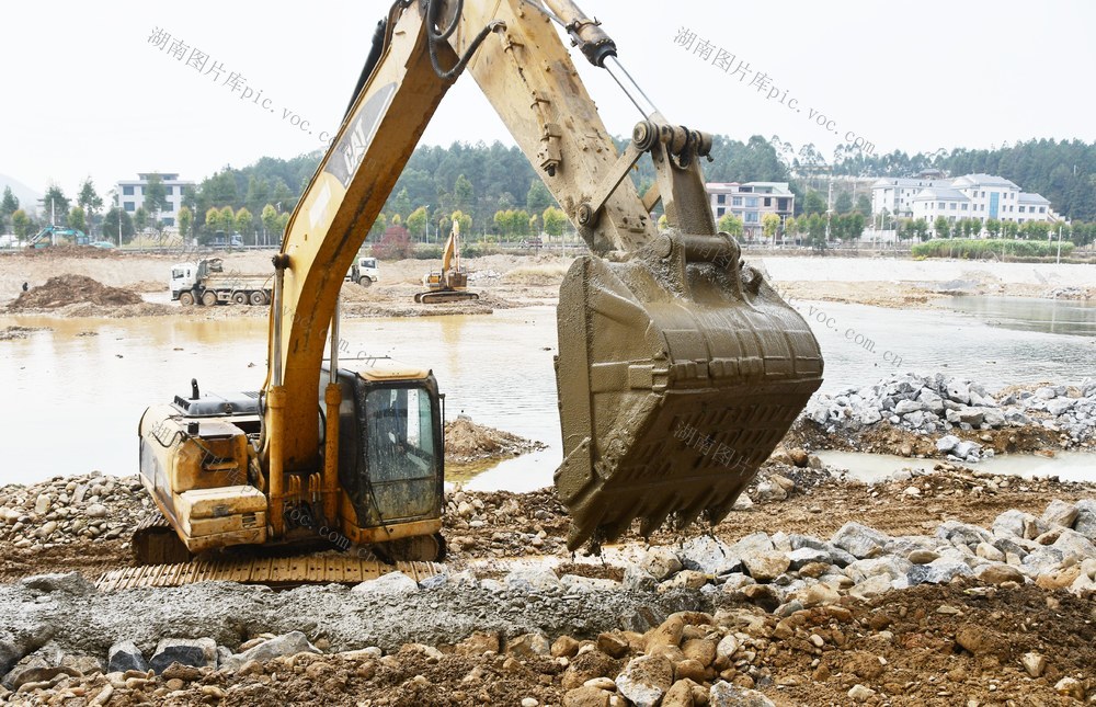   冬修水利正当时