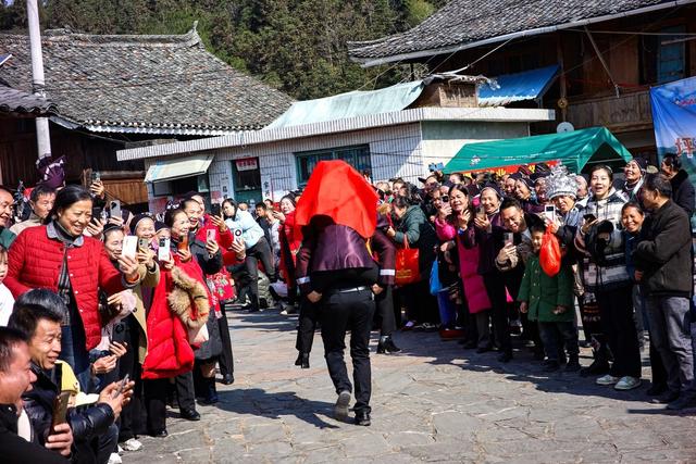 侗族  旅游 游客  民俗 新娘 节目  
