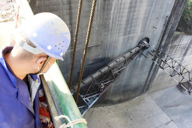 水利建设   水库  沅水  夷望溪  竹园水库  泄洪闸  除锈镀漆