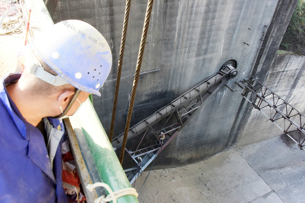 水利建设   水库  沅水  夷望溪  竹园水库  泄洪闸  除锈镀漆