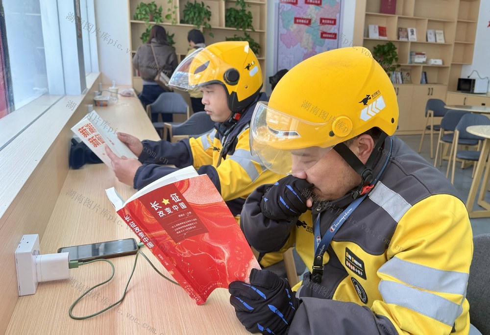 社区书屋 居民充电好去处
