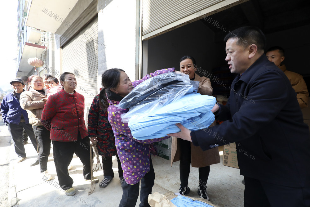 灾后重建 受灾群众 温暖过冬 志愿服务 党和政府 