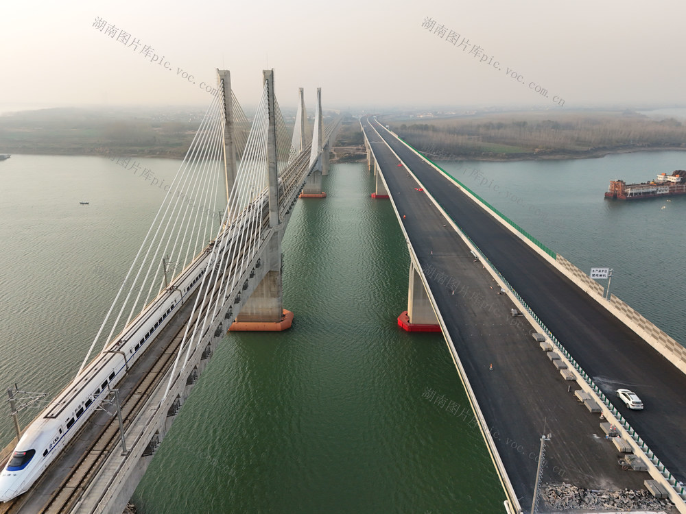 交通运输  高速公路  西部大开发  公路出行