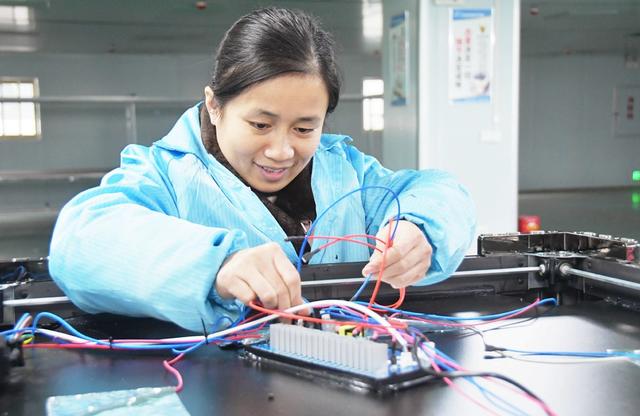 赶制订单忙  冲刺全年红