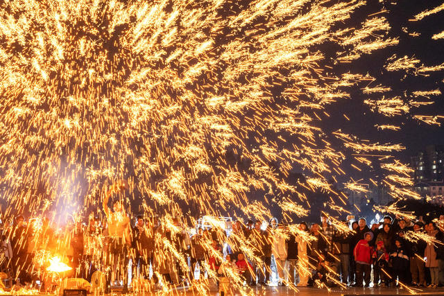 非遗  打铁花 夜经济