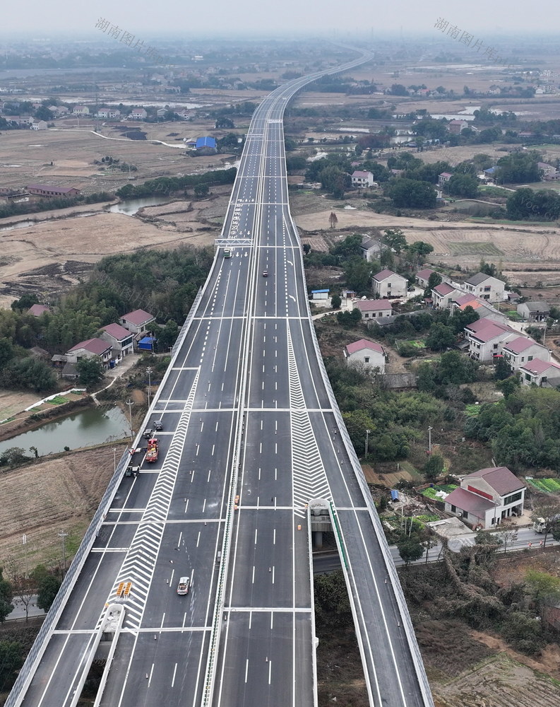 益常囗高速囗公路囗复线囗通车口在口即