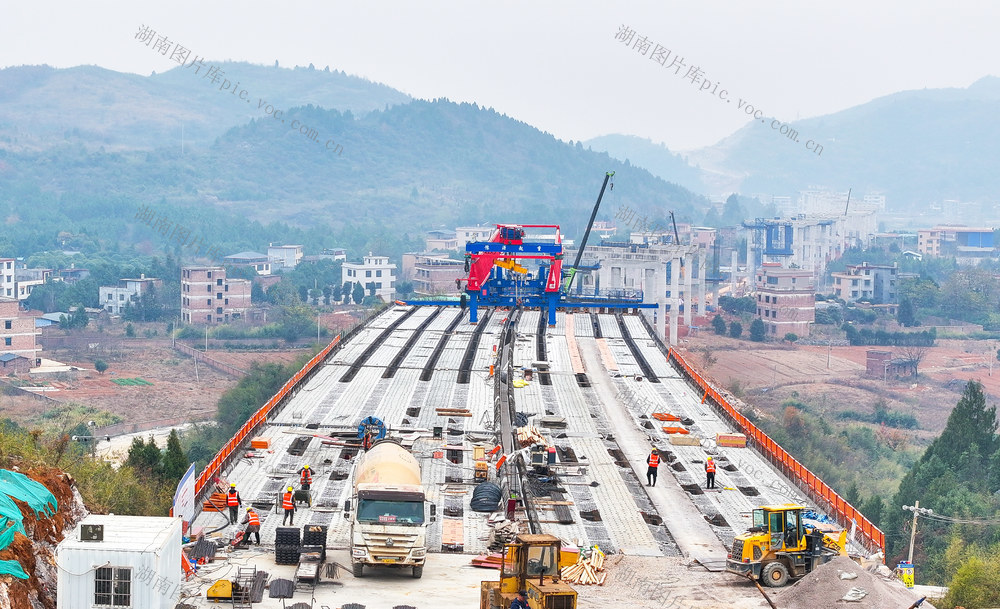 高速  公路  建设  桂新高速