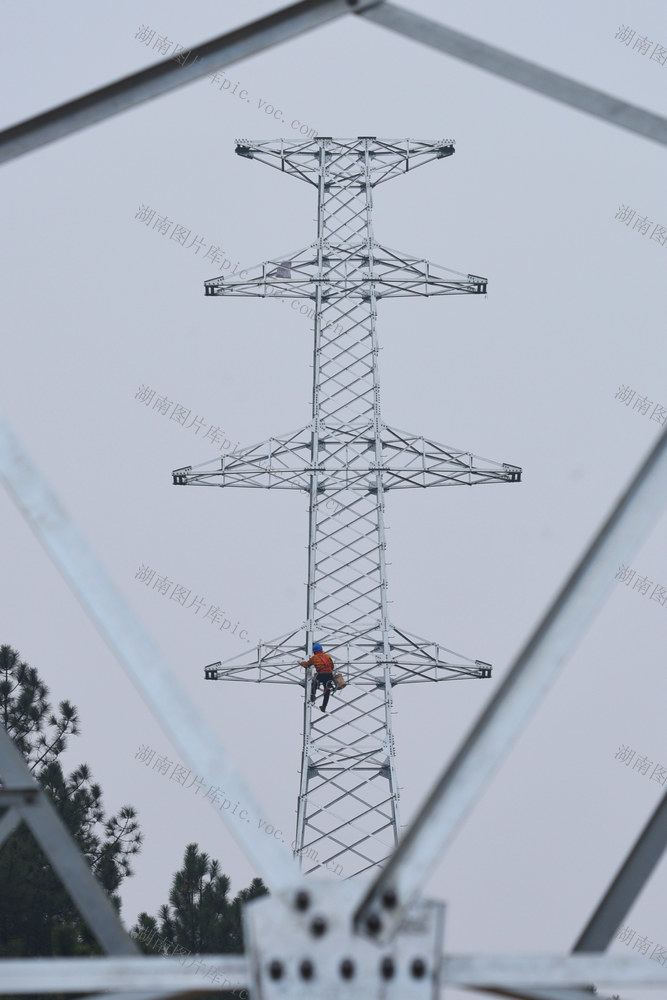 蓝山：电力施工忙