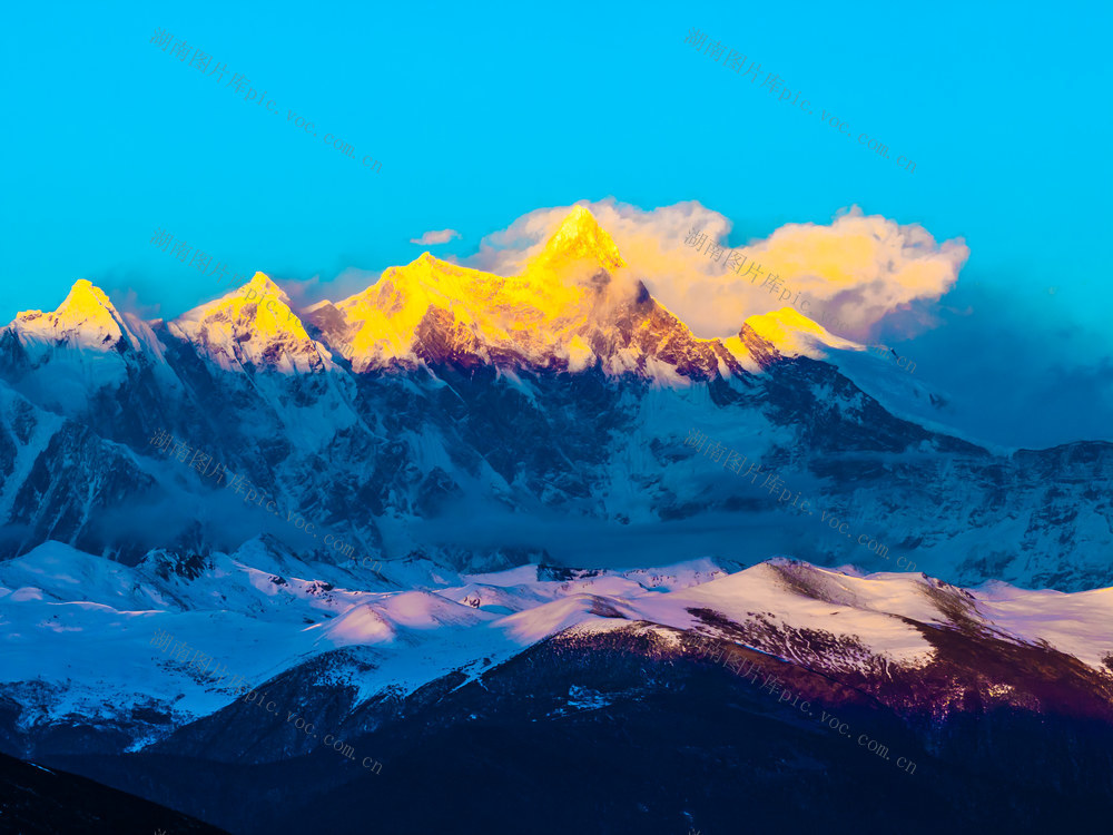 雪山，南迦巴瓦，日照金山，云中羞女