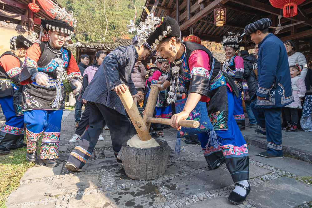 “神秘湘西过大年”冬游湘西消费季活动正式启动  当地安排40余项活动  “非遗年、古城年、民俗年、趣味年” 助力文旅经济发展